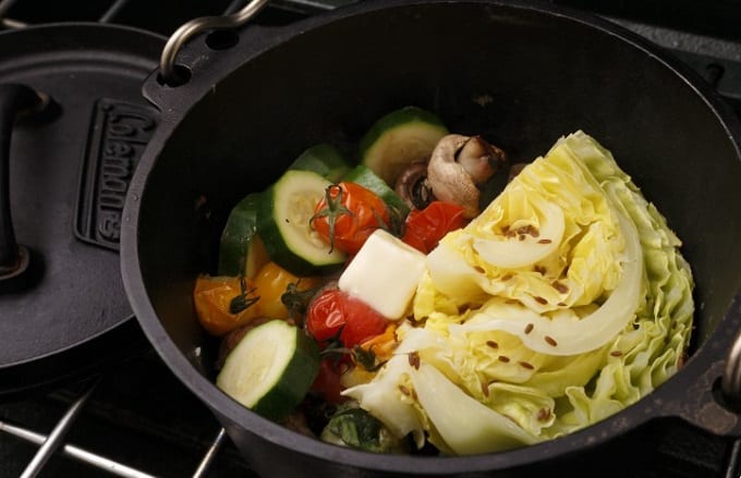 寒い日に最適 ダッチオーブンで体と心が温まるレシピ21選 Camplog Gear
