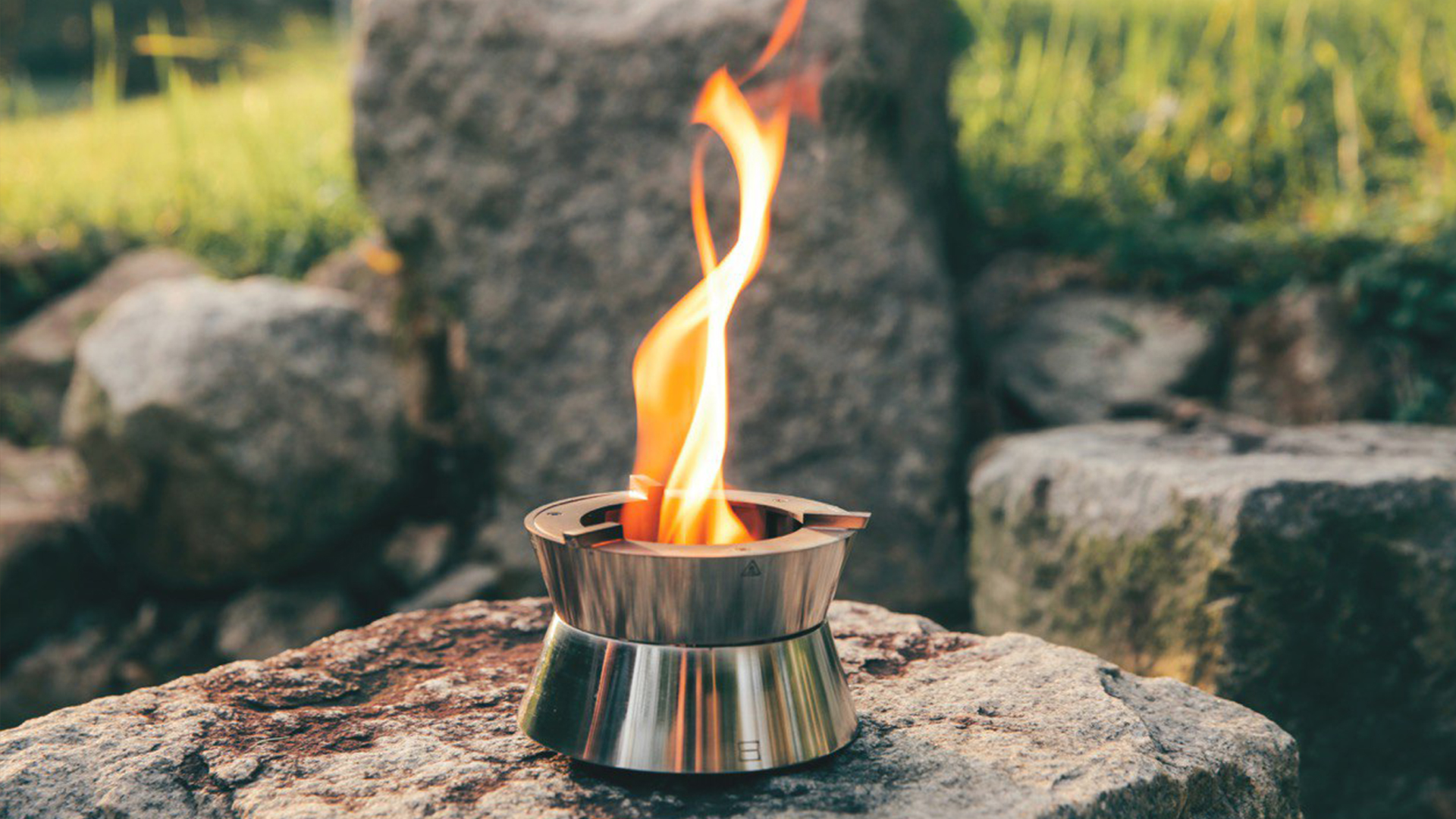 美しい炎の渦が続くポケットストーブ：Ember Stove | CAMPLOG GEAR