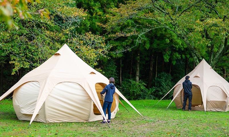 超個性的なハイランダーの蓮型テント『NAGASAWA』の2モデルが12
